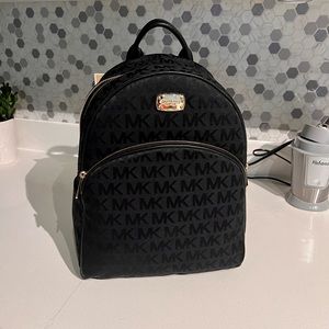 New: Michael Kors Abbey Large Backpack-      Gold Hardware✨Leather Trim